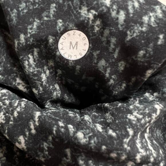 Lululemon 11" T.H.E. Short Style: M7AAUS in Black & White Men's Medium - Picture 16 of 16